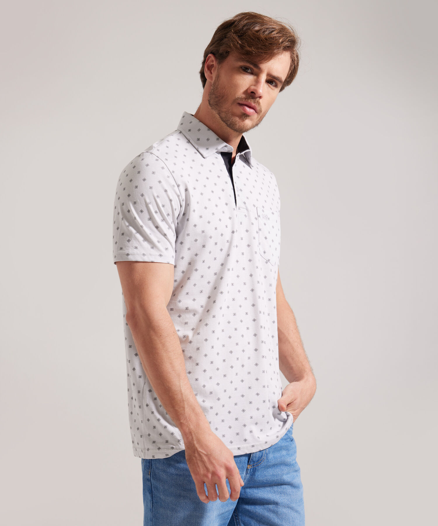 Polo Estampada, Cuello Duro, Manga Corta Con Bolsillo, Silueta Regular Fit