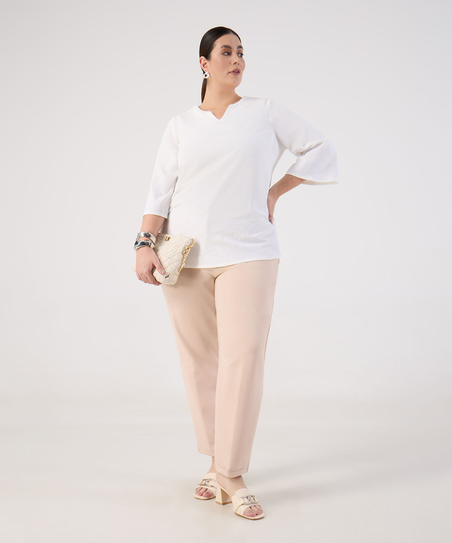 Blusa con Escote V y Bordado en Borde Para Mujer Curvy