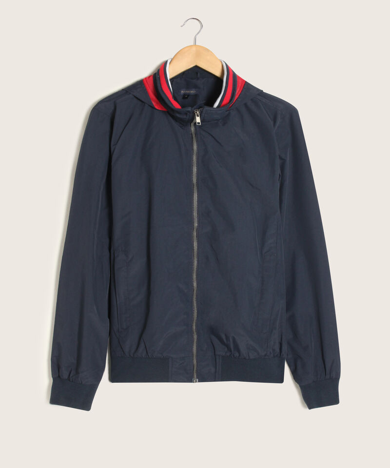 Chaqueta Casual Con Capota Y Puños Y Fajón Tejido