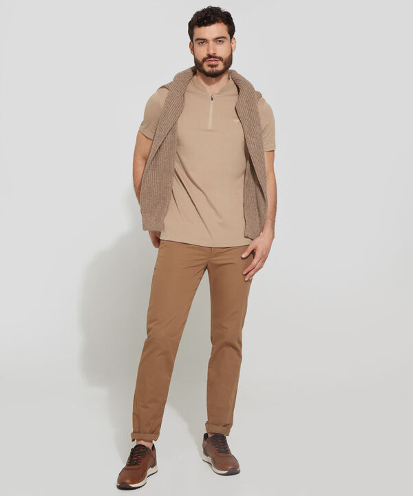 Polo Unicolor, Cuello Mao Tejido Con Cremallera En Cuello Y Silueta Slim Fit