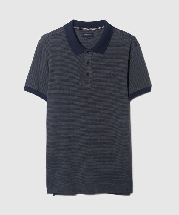 Polo Unicolor Con Textura, Cuello Y Puños Tejidos, Silueta Slim Fit, Lineas