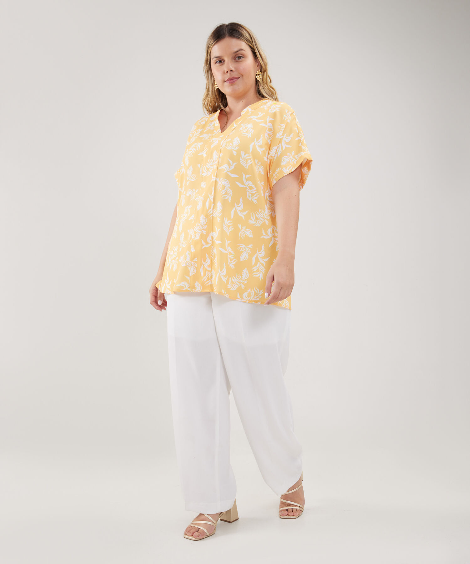 Blusa Manga Corta Con Corte En Frente