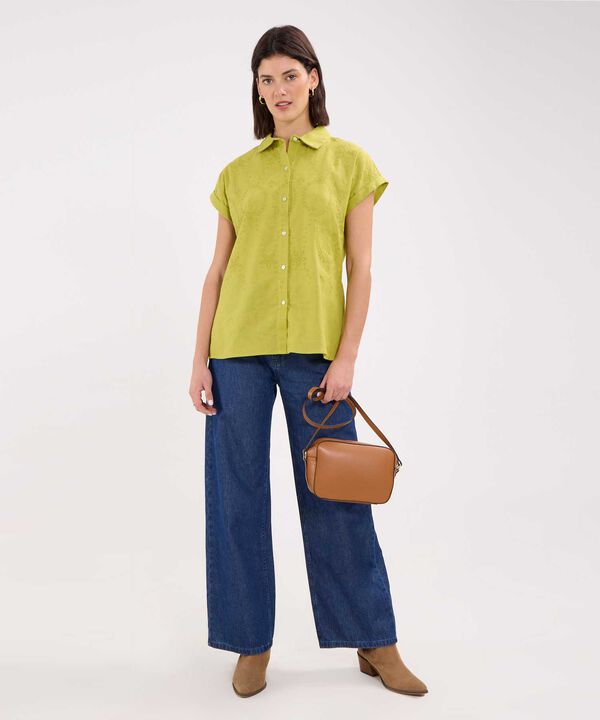 Camisa con Bordado Floral image number null