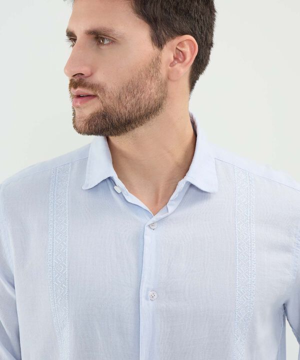 Guayabera con Bordados image number null