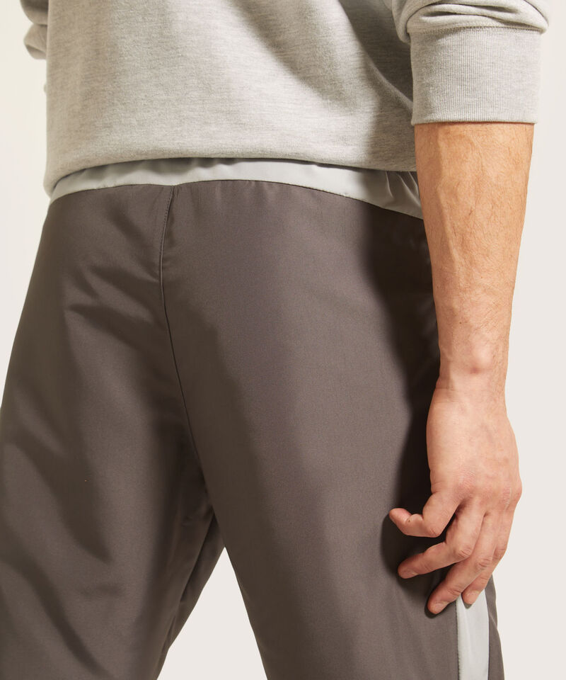Pantalón Jogger Plano Unicolor Con Cortes Contraste, Bolsillos Laterales, Cordón Ajustable Y Elástico Interno, Sport Líneas