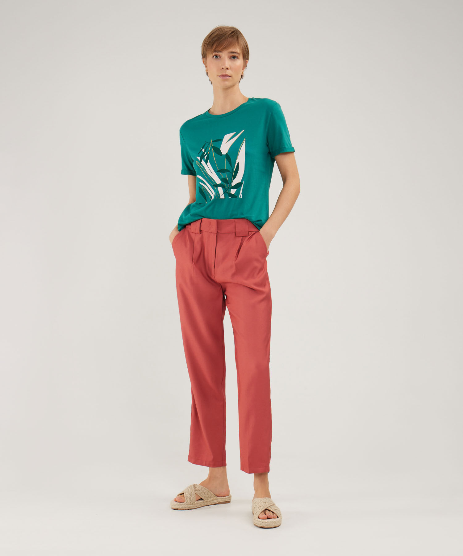 Camiseta Cuello Redondo, Manga Corta Con Screen, Fiesta En El Jardin Linea Moda