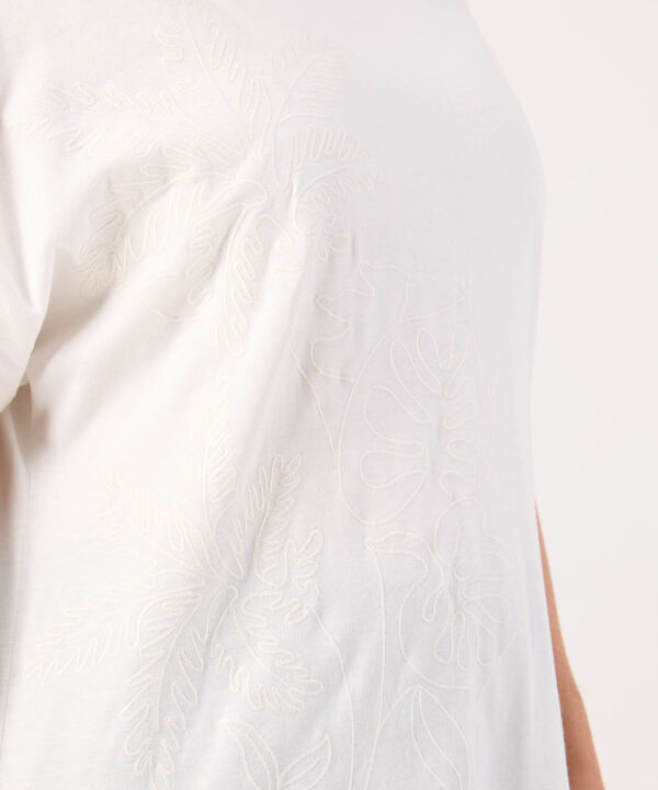 Camiseta Para Mujer Curvy Con Bordado En Frente image number null