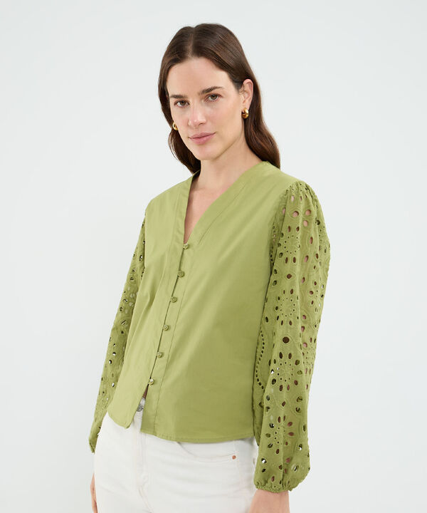 Blusa manga larga con ojalillo para mujer image number null