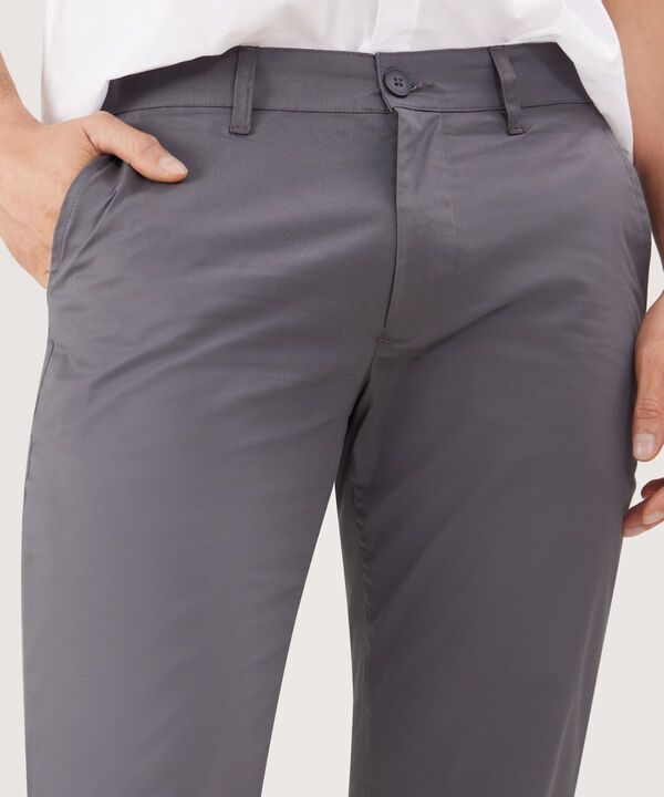 Pantalón Chino Unicolor Con Silueta Slim Fit image number null