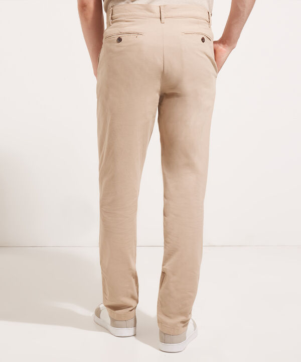 Pantalón Tipo Chino con Bolsillos