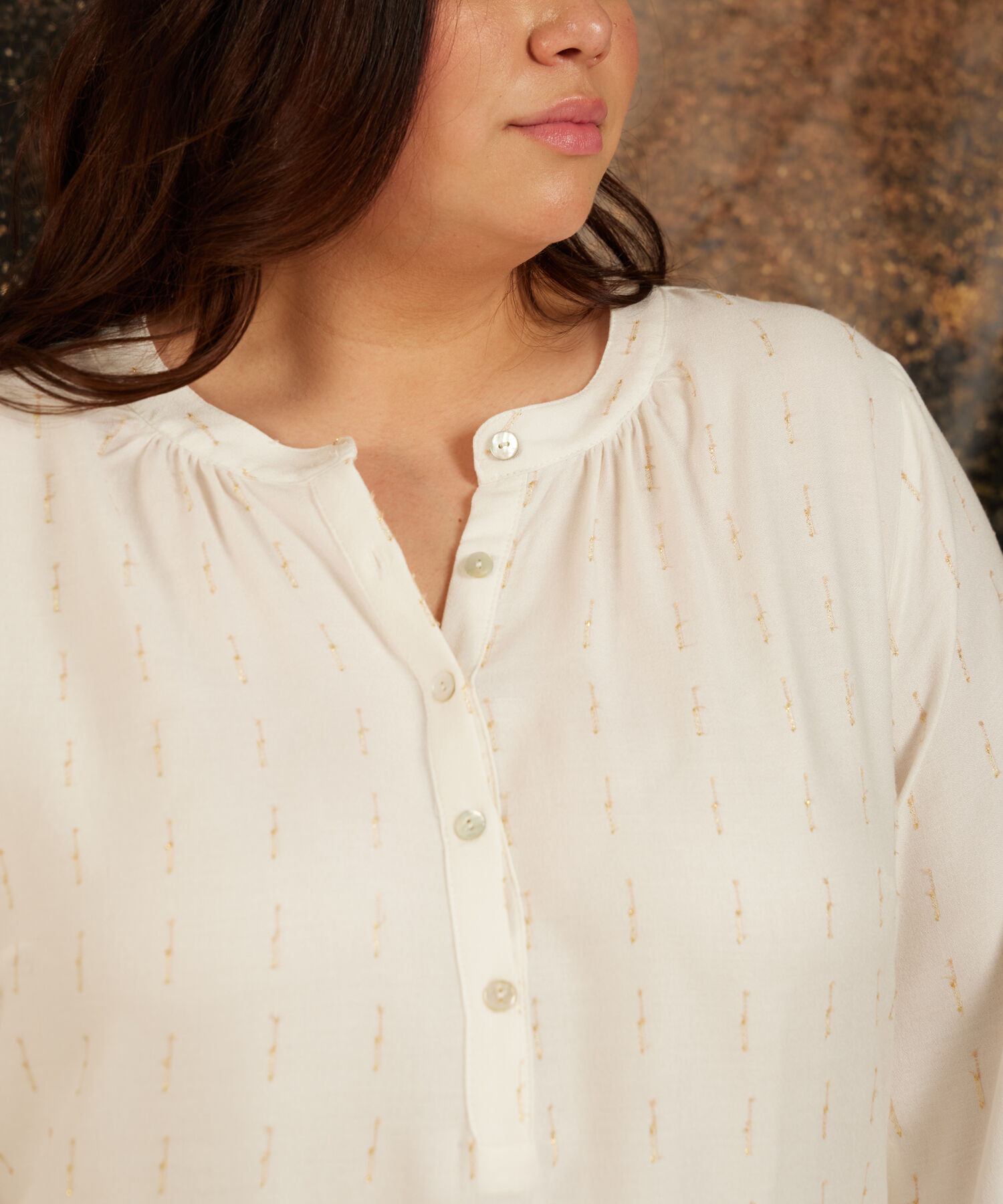 Blusa Cuello Nerú, Con Abotonadura En Frente Y Manga 3/4 Bombacha