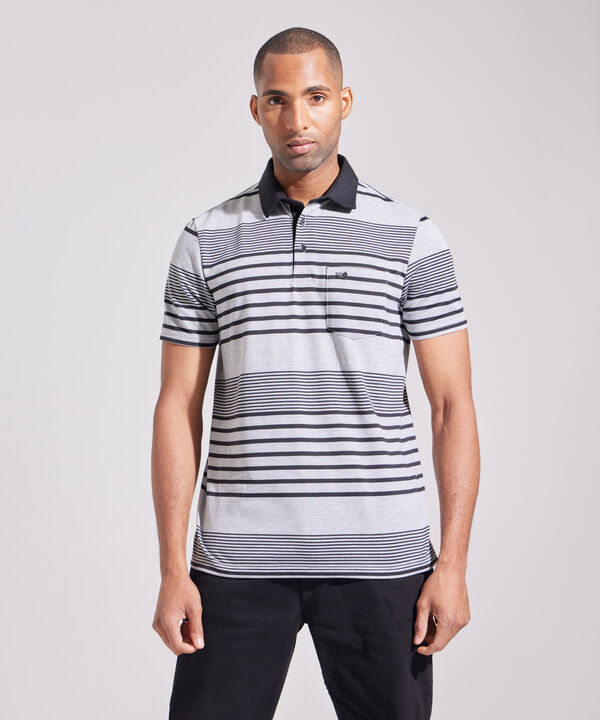 Polo Preteñida Cuello Duro Con Bolsillo, Pechera Y Banda En Contraste Unicolor, Silueta Regular Fit