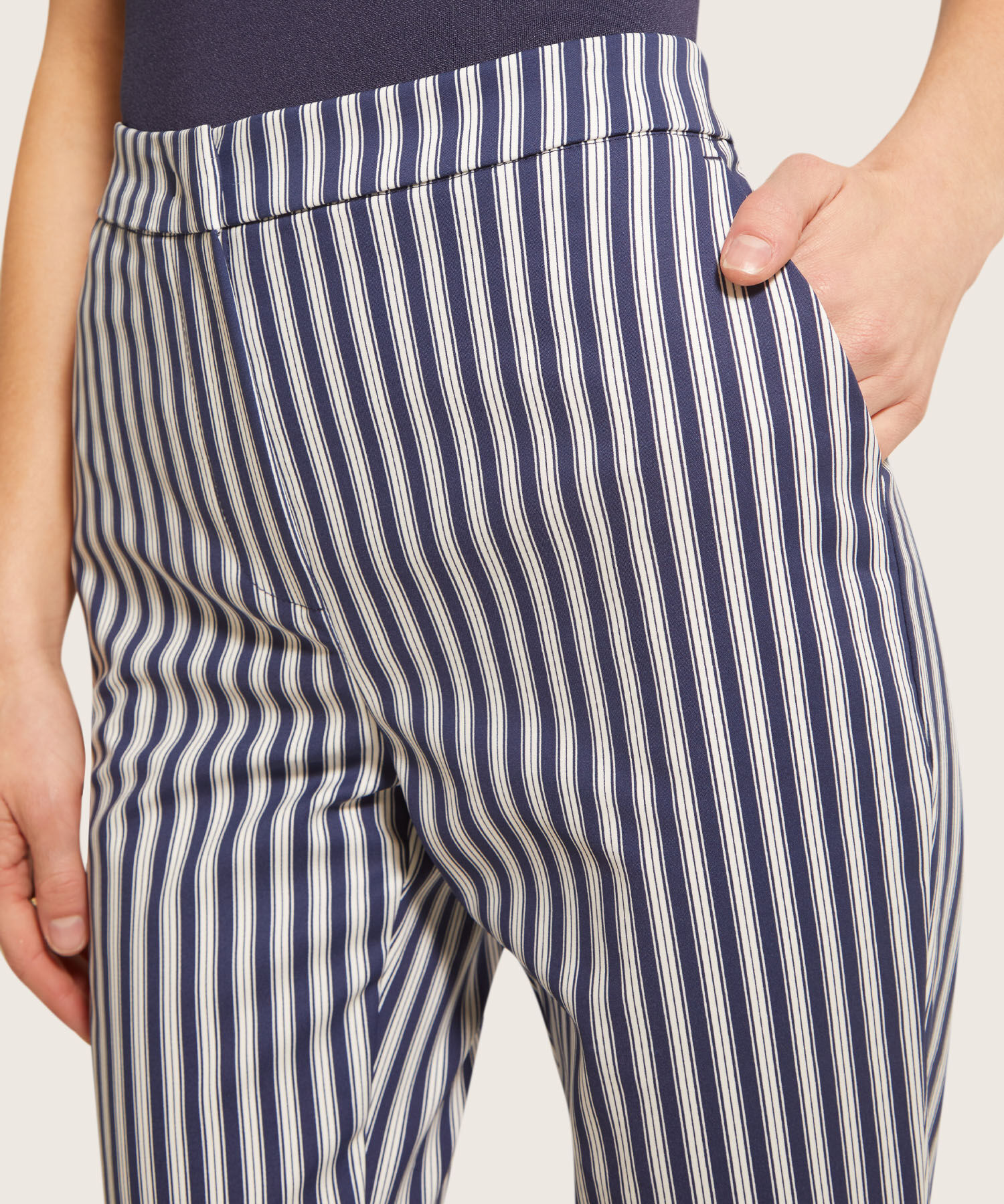 Pantalón Clásico Estampado Con Elástico En Posterior