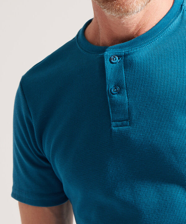 Camiseta con Cuello Henley