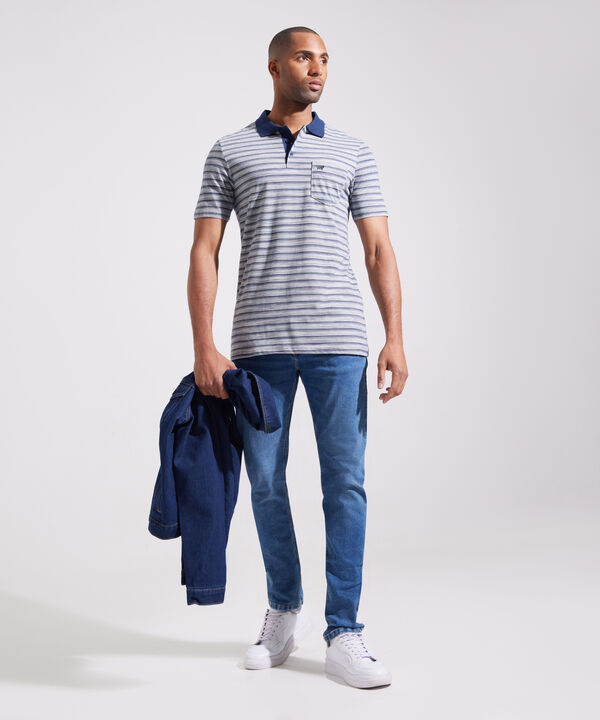 Polo Preteñida, Cuello Tejido En Contraste Con Bolsillo Y Silueta Regular Fit