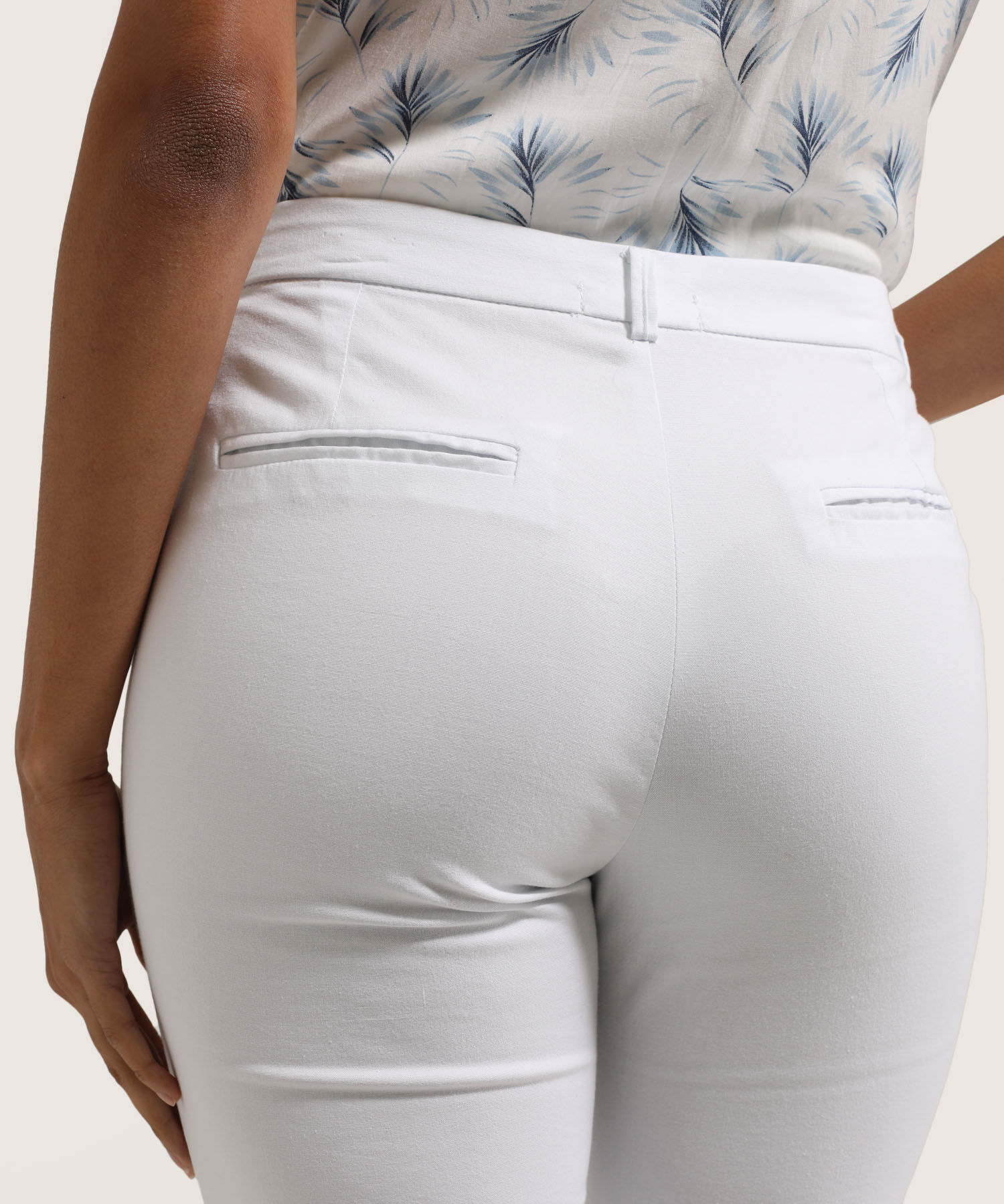 Pantalon Capri Bolsillos