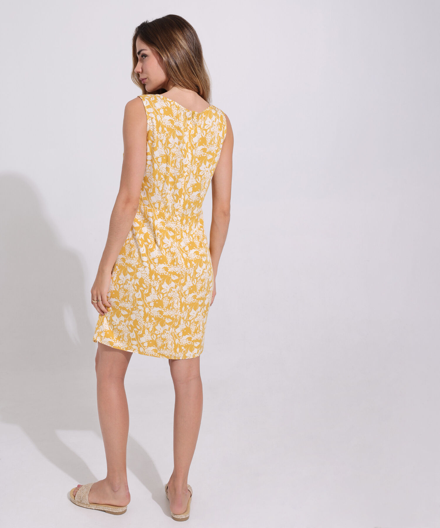 Vestido Estampado, Manga Sisa Con Cuello Redondo Y Corte En Cintura