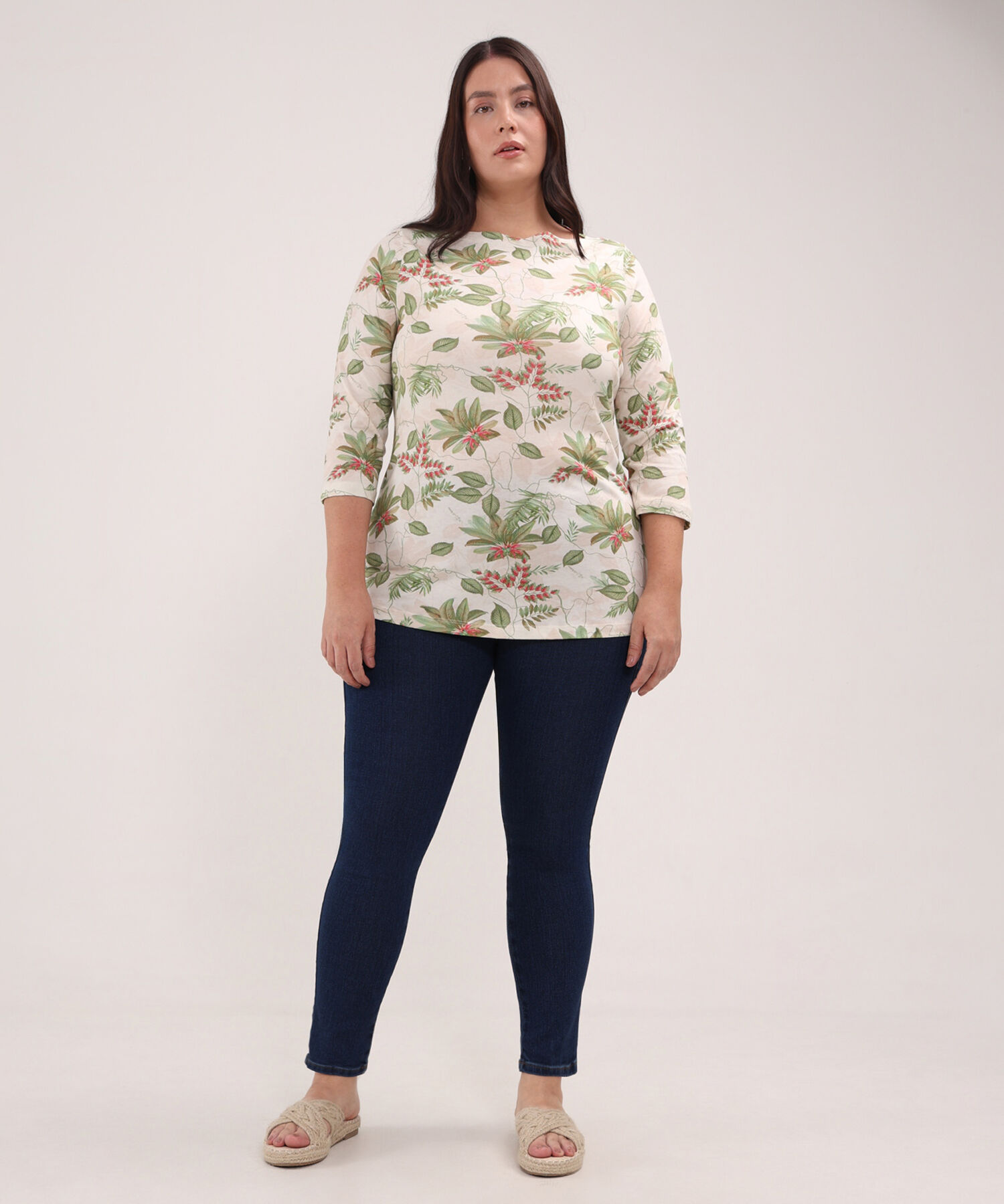 Camiseta Estampada Cuello Ojal