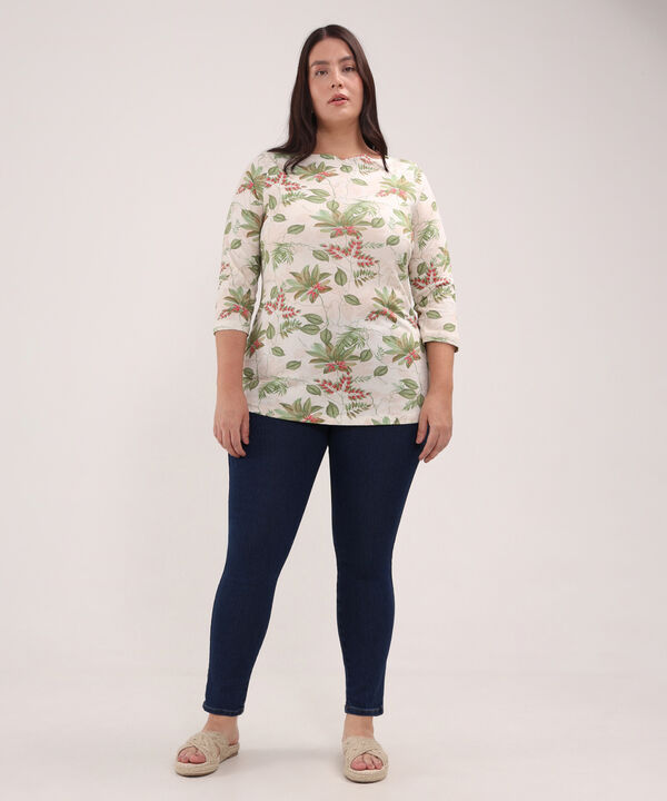 Camiseta Estampada Cuello Ojal image number null