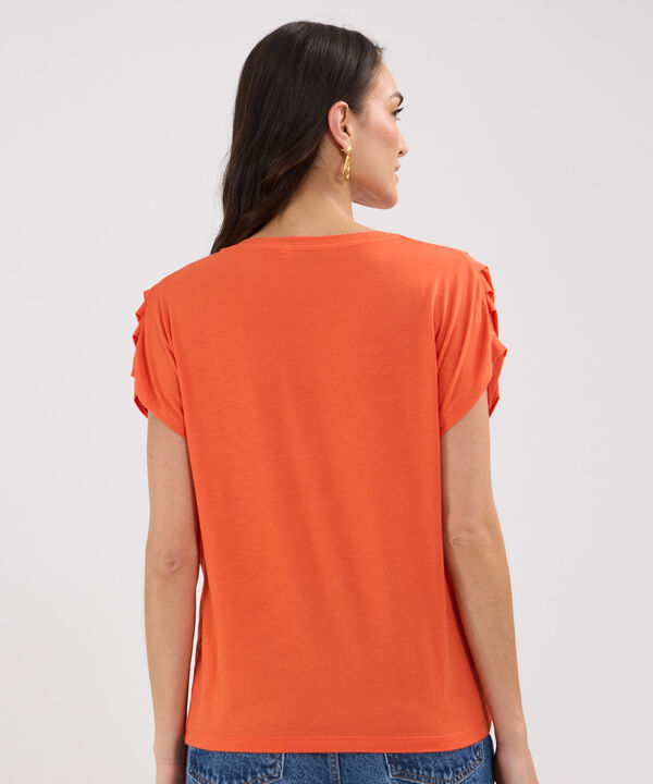 Camiseta Unicolor Cuello Redondo, Manga Sisa Con Pinzas En Hombros