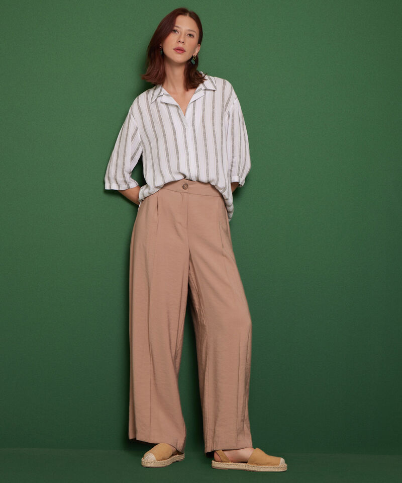 Blusa Estampada, Manga Corta, Cuello Camisero Con Hombro Corrido, Guarda Polvos Y Ruedo Cola De Pato