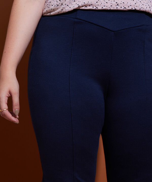 Leggings Unicolor Tiro Alto Con Corte En Centro Frente Y Pretina Elástica
