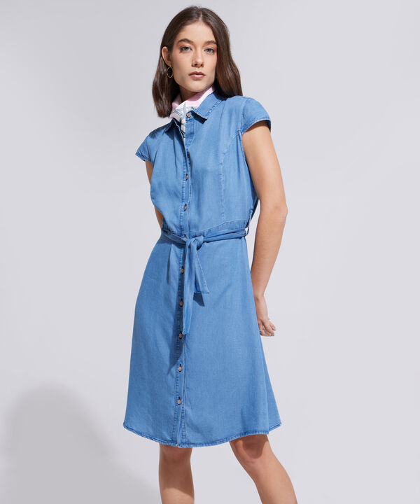 Vestido Camisero En Tencel Con Cinturón Tono Medio image number null