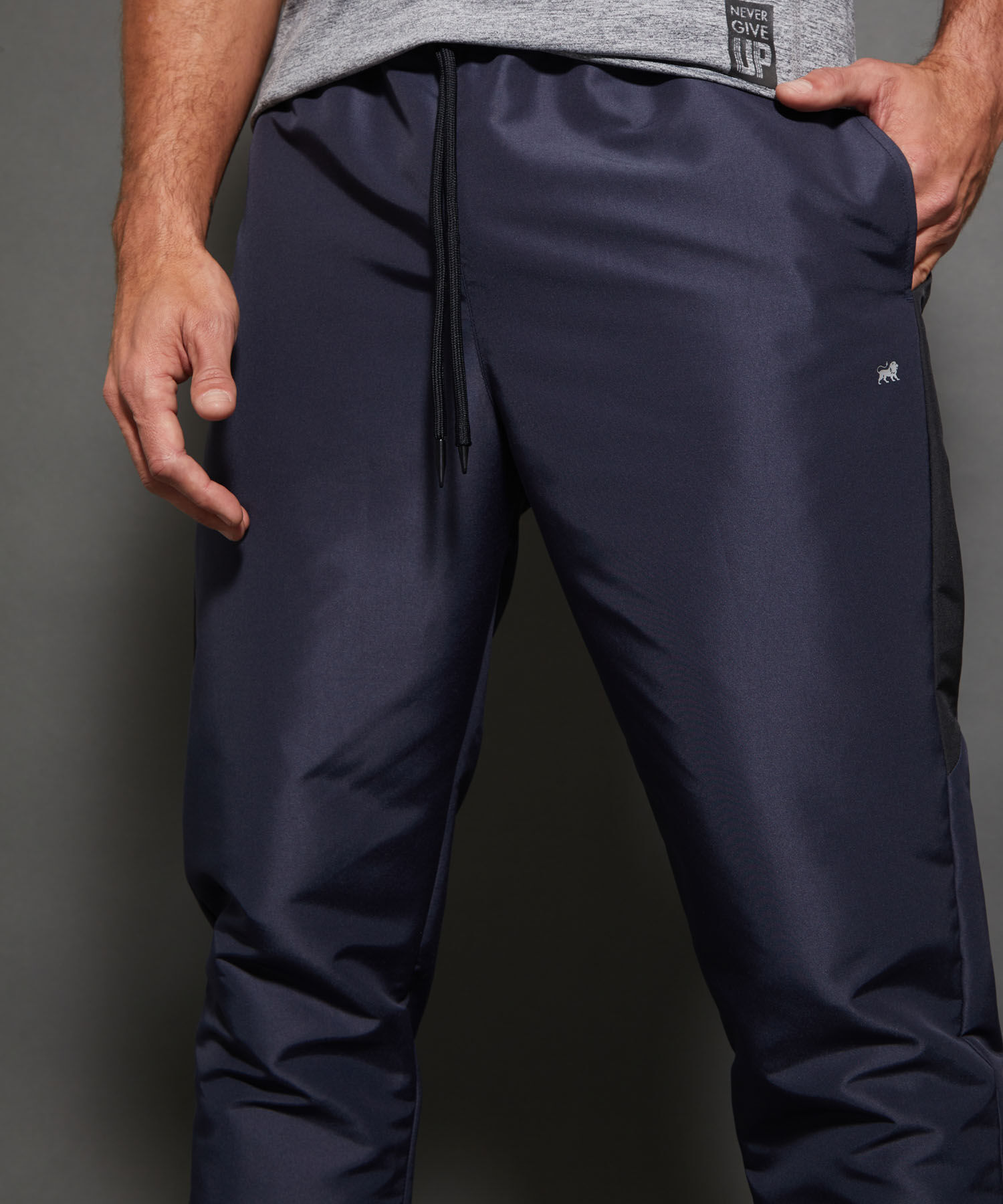 Pantalón Jogger Plano Unicolor Con Cortes Contraste, Bolsillos Laterales, Cordón Ajustable Y Elástico Interno, Sport Líneas