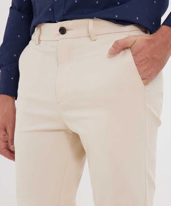 Pantalon Chino Unicolor Silueta Regular Fit