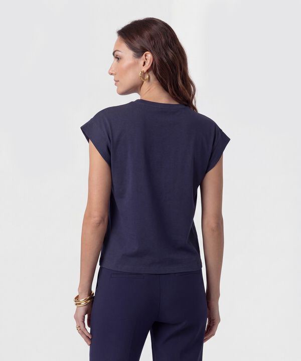 Camiseta Manga Sisa Con Hombro Estructurado Mujer