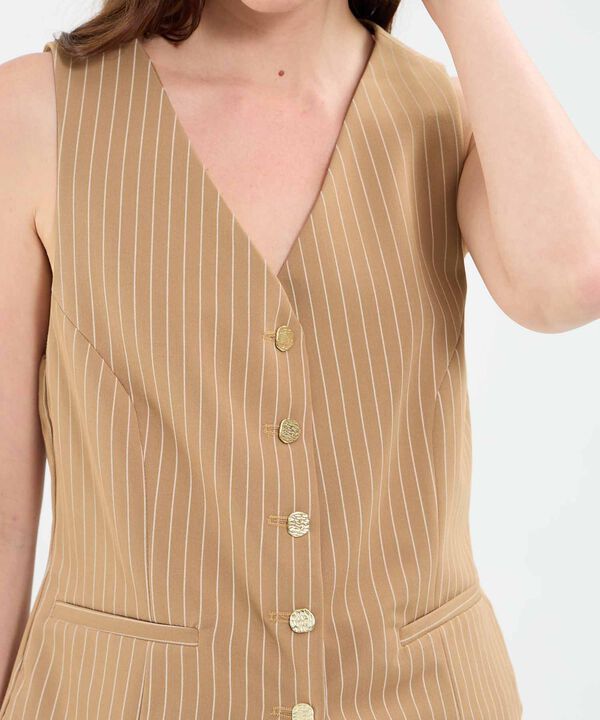 Chaleco estampado con botones martillados para mujer image number null