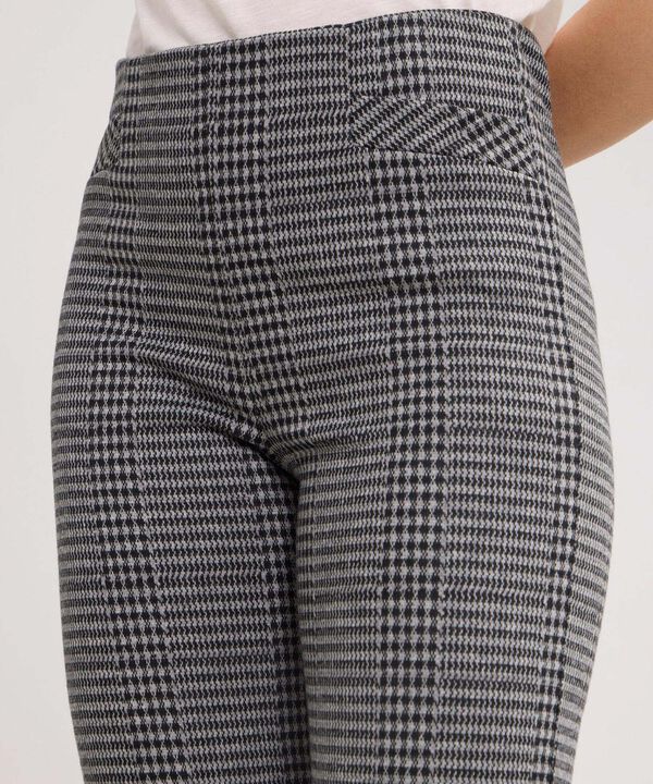 Leggins Tipo Flare Preteñido Con Ribete En Costados Y Pretina Invisible image number null