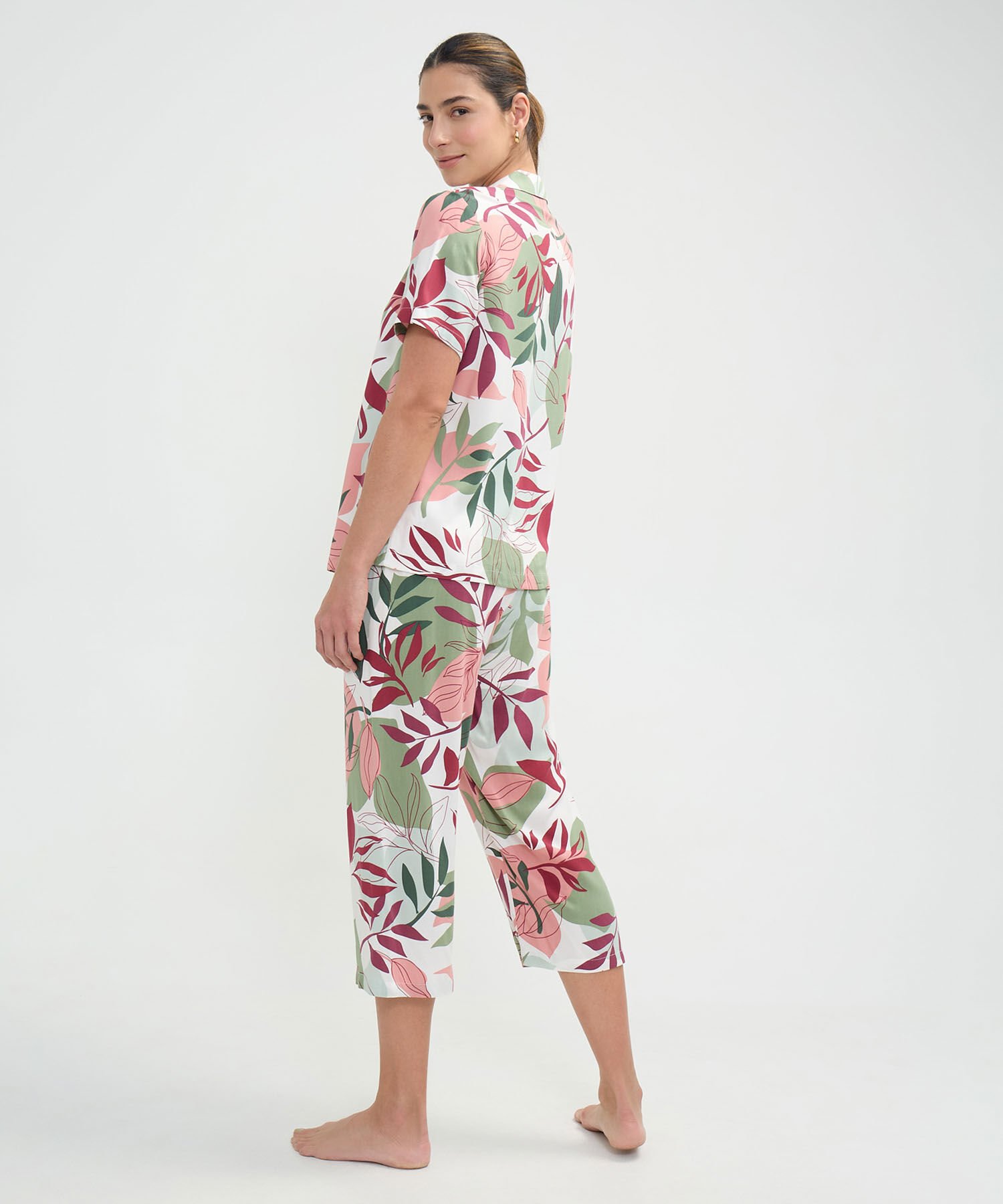 Conjunto de Pijama Estampado de Hojas