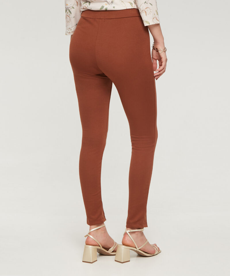 Leggins Unicolor, Tiro Alto Con Corte Central Y Abertura En Bota, Trópico Floral