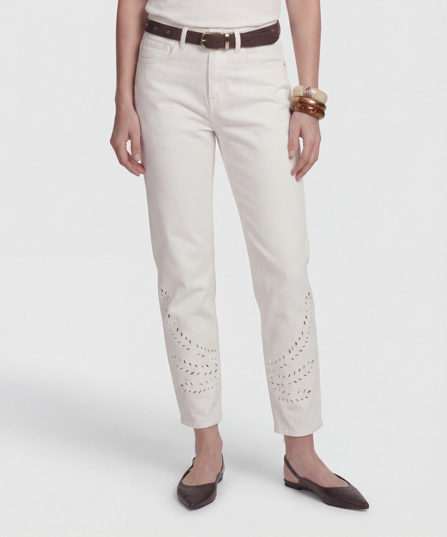 Jean Mom con Bordados Calados para Mujer