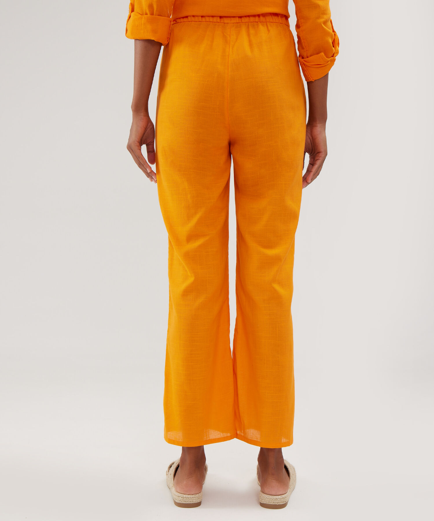 Pantalon Unicolor Bota Recta En Lino