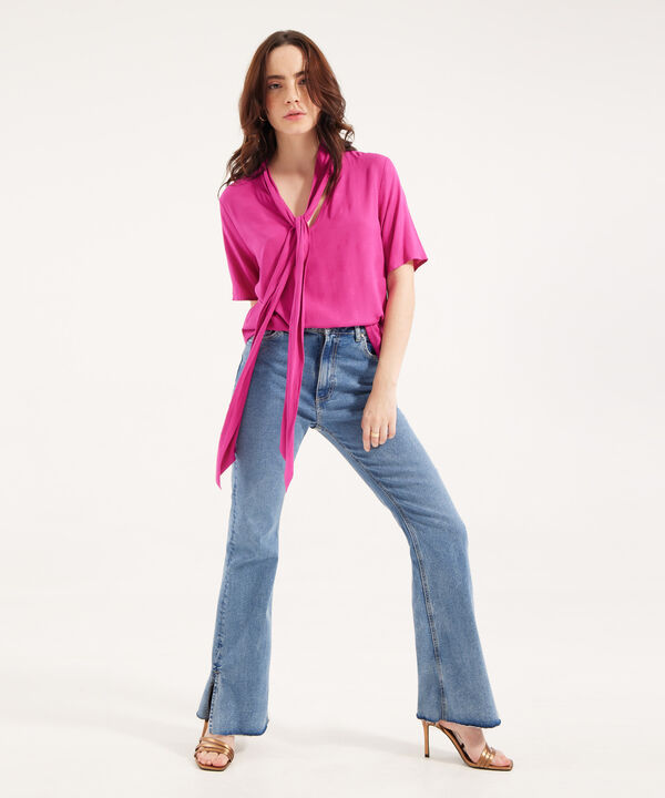 Blusa con Cuello Corbatero