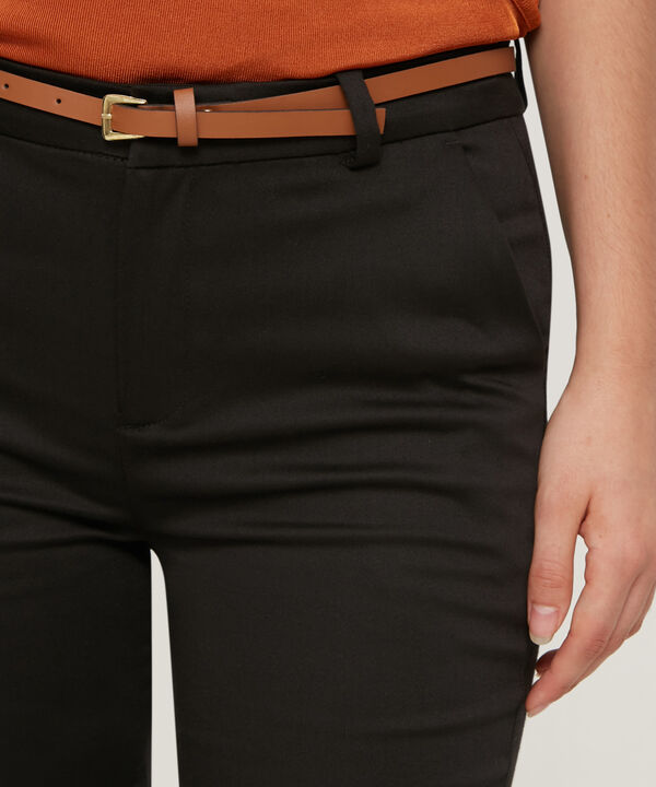 Pantalon Basico Bolsillos Diagonal image number null