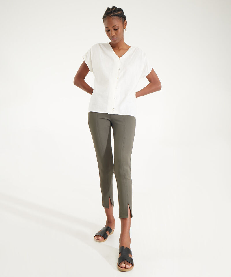 Leggings Unicolor Con Corte En Frente Y Abertura En Bota