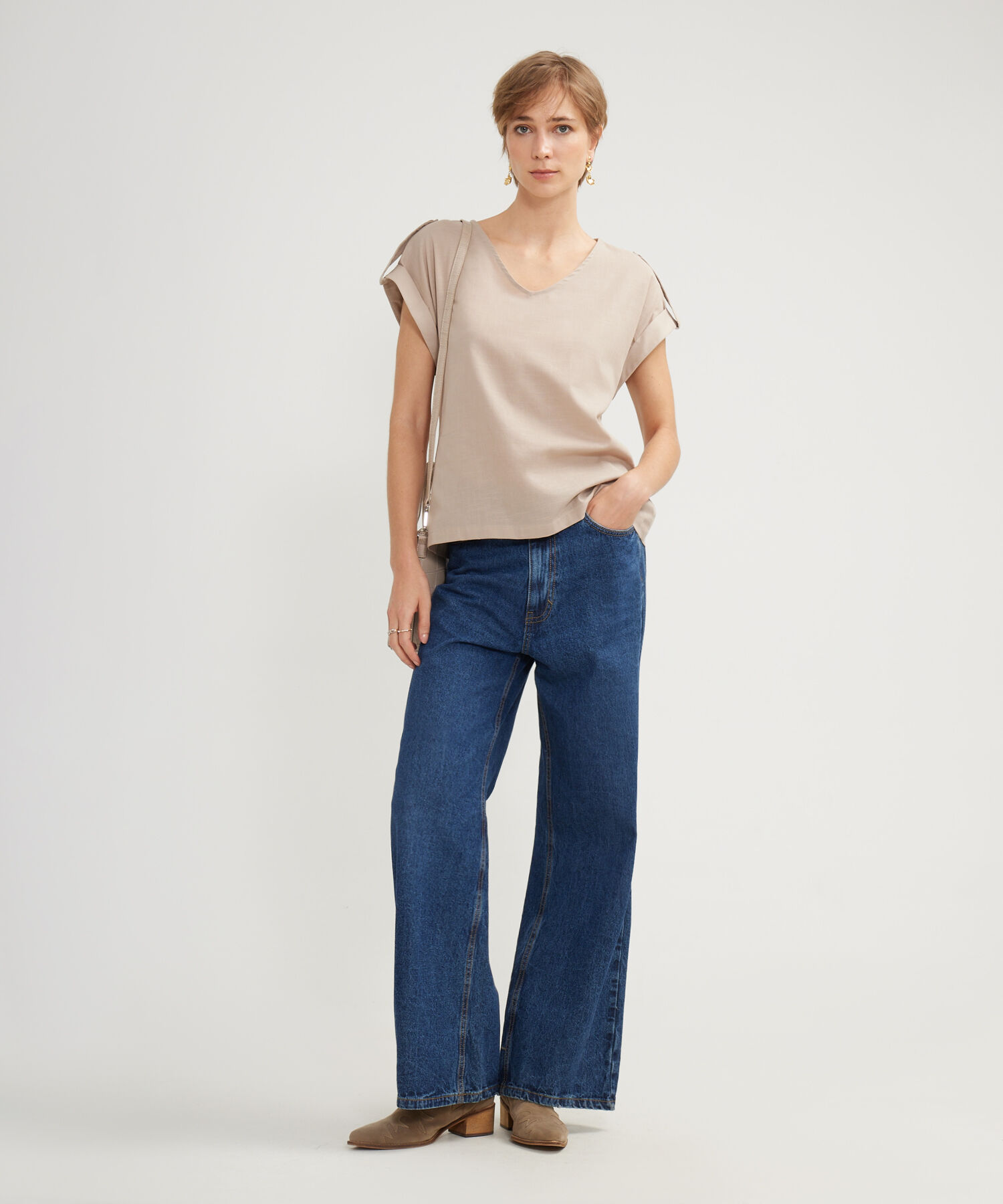 Blusa Unicolor Con Detalles Utilitarios