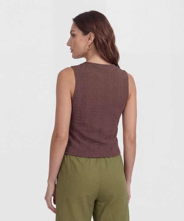 Chaleco Texturizado con Botones de Contraste para Mujer