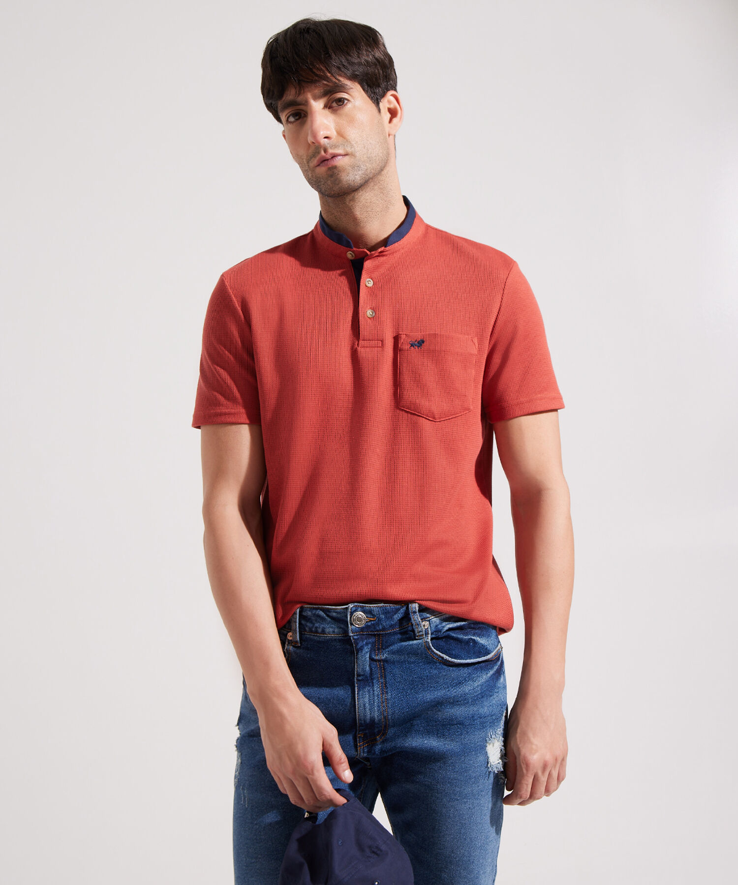 Polo Texturizada Con Cuello Mao