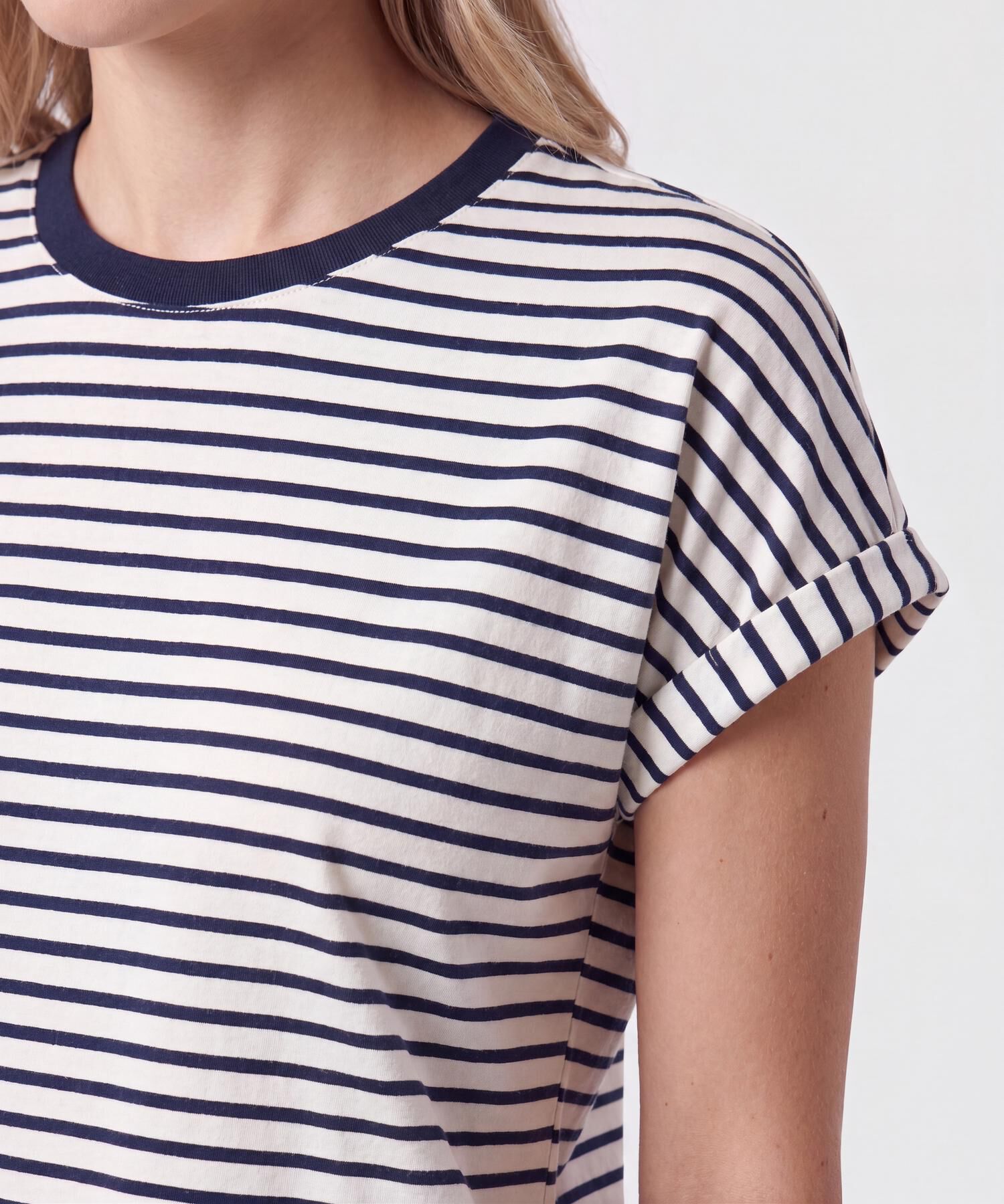 Camiseta Con Mangas Dobladas Para Mujer