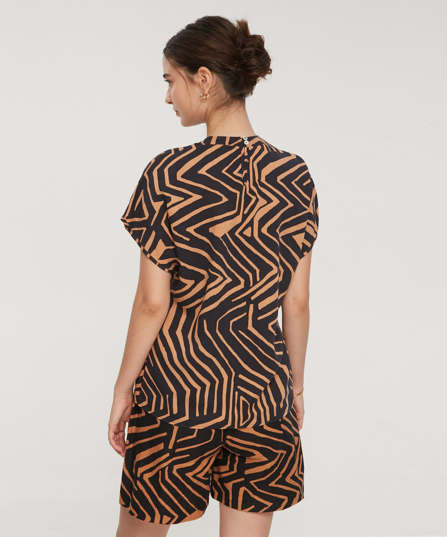 Blusa Estampada, Manga Corta Rodada Cuello Halter Con Botones, Serena