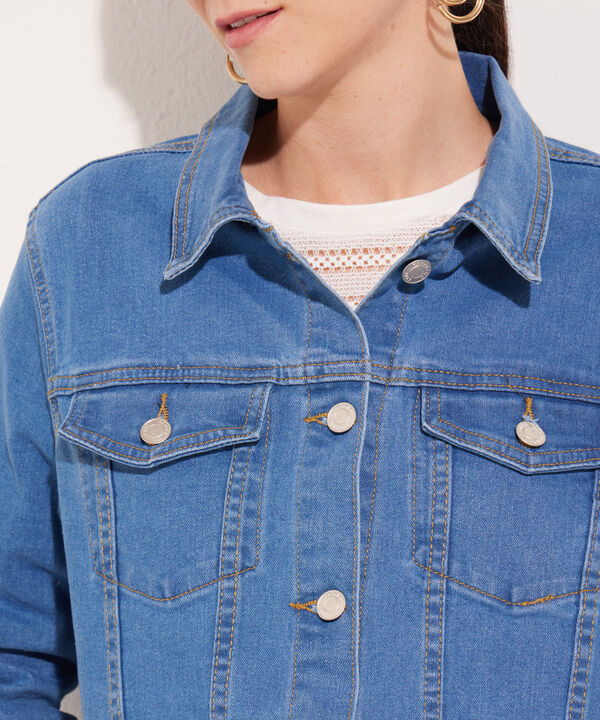 Chaqueta Trucker Tono Azul Medio Claro image number null