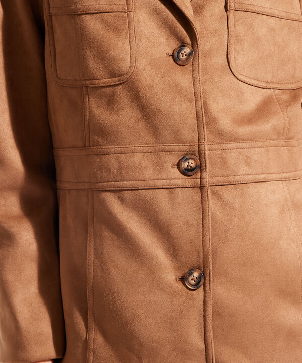 Chaqueta Con Botones Y Solapa