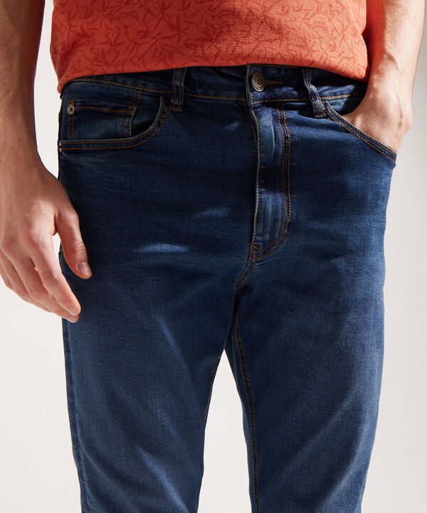 Jean Slim Tono Azul Medio Oscuro