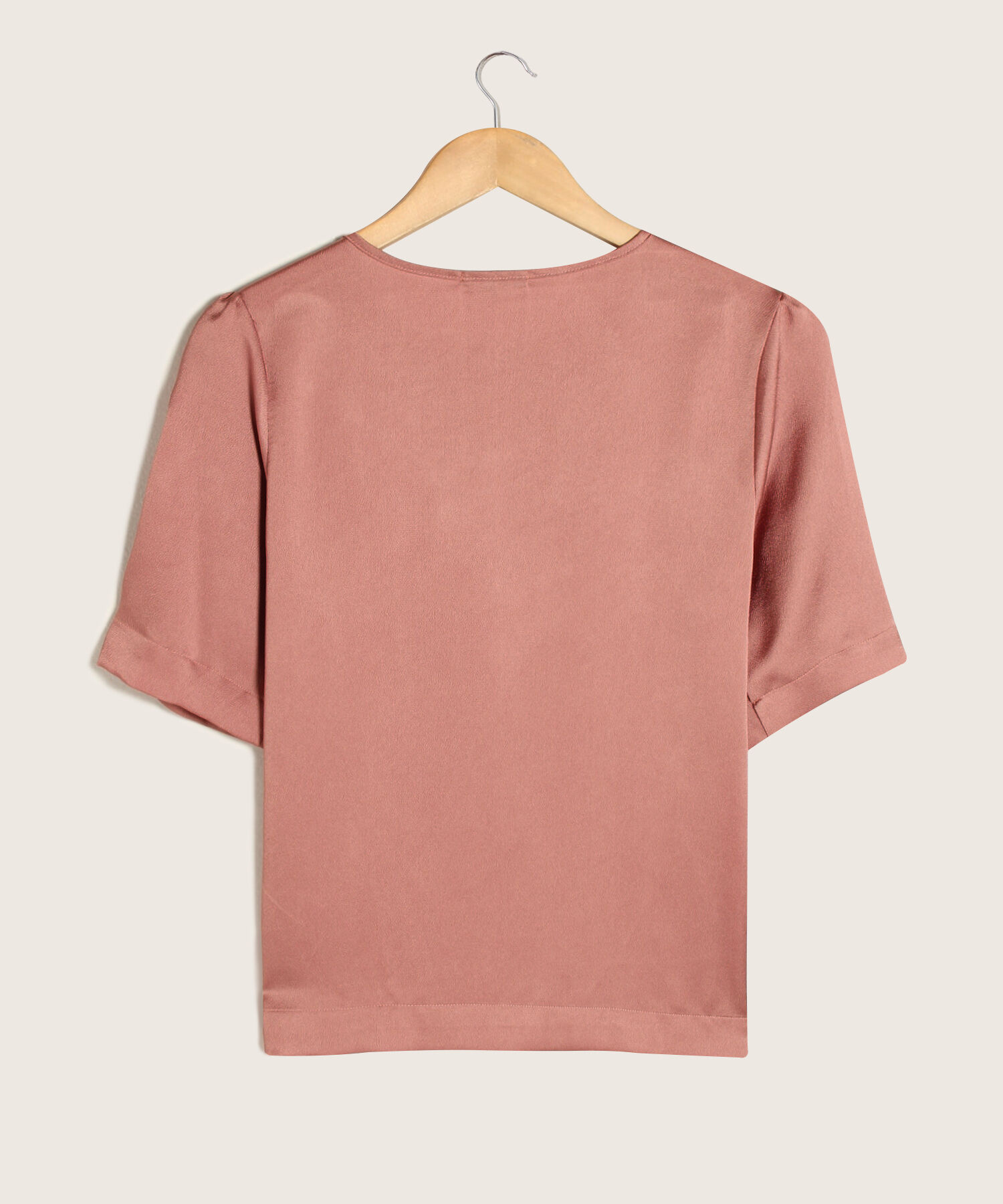 Blusa Unicolor Con Detalle En Cuello