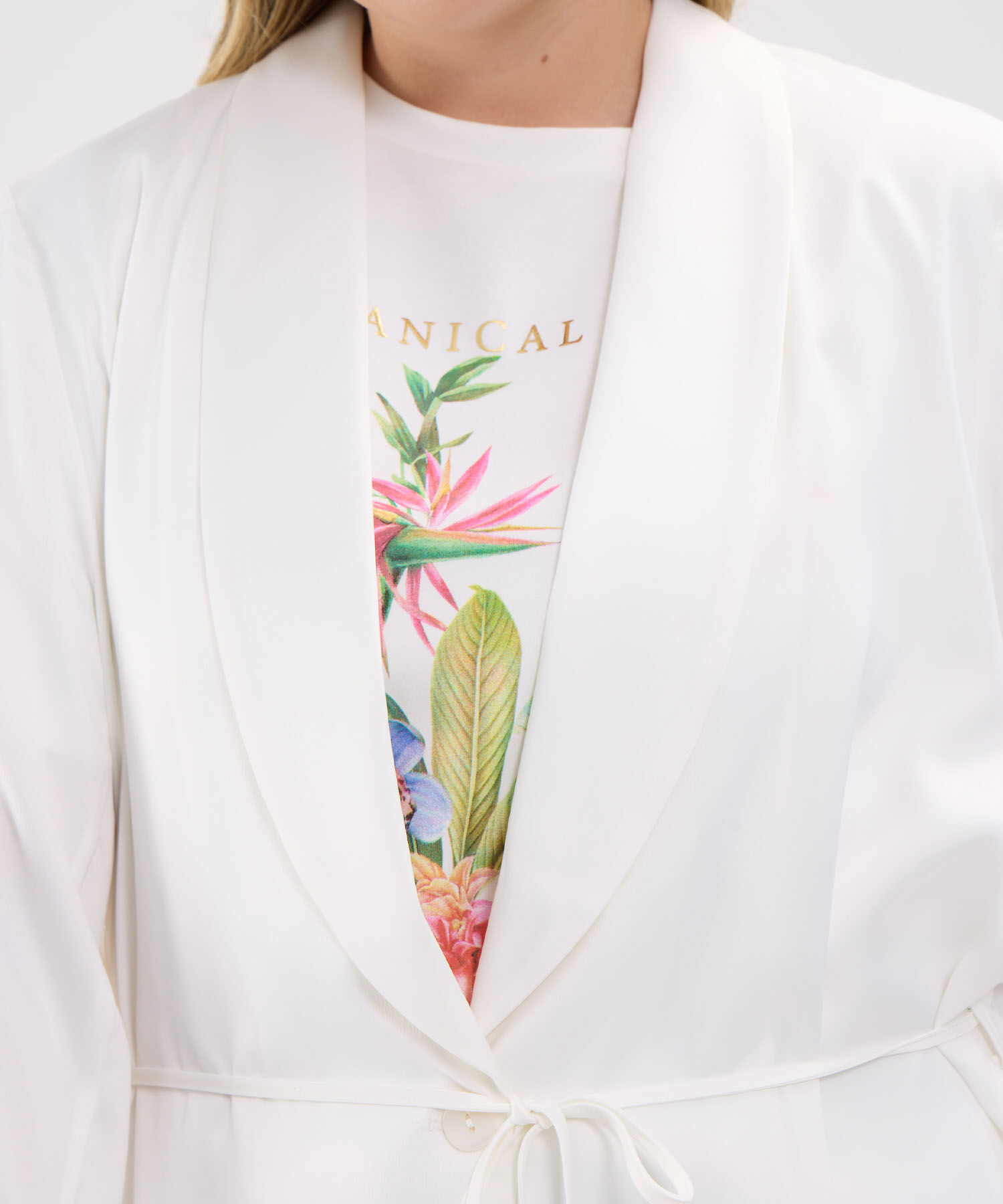 Chaqueta Unicolor Con Cinturón