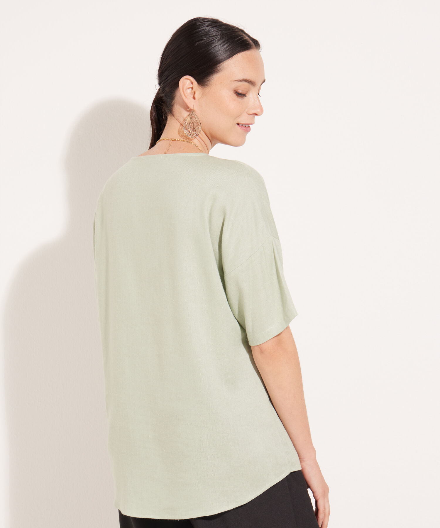 Blusa Escote Redondo Con Abertura Cola De Pato, Bolsillo, Linea Moda Verona